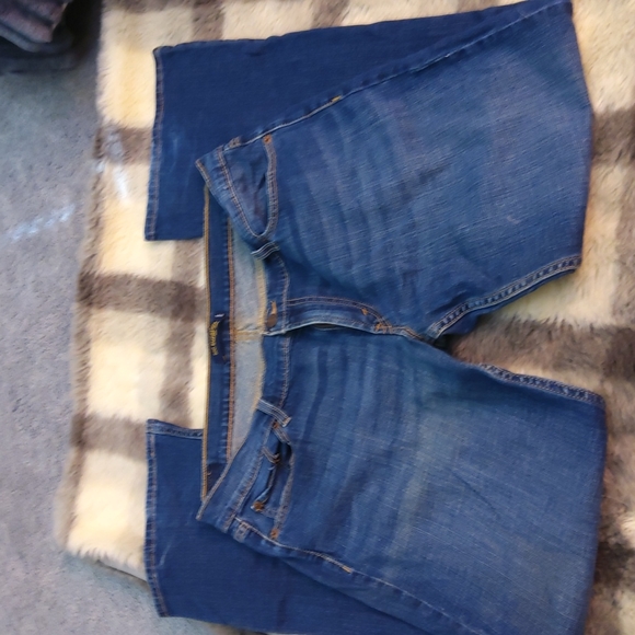 Levi's - Picture 2 of 4